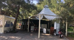 Kır kahvesinde paket yemek